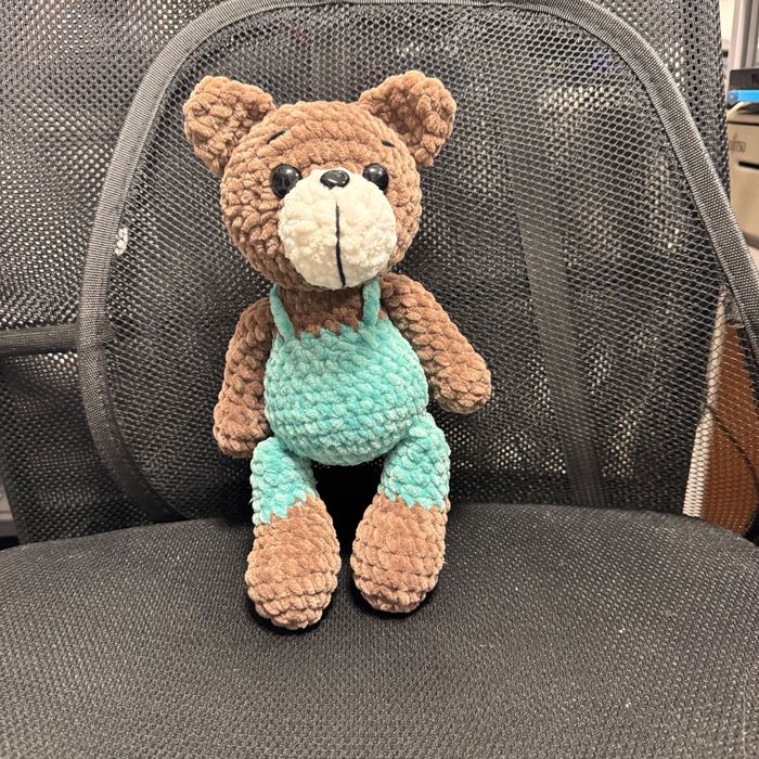 Ръчно изплетена плюшена играчка