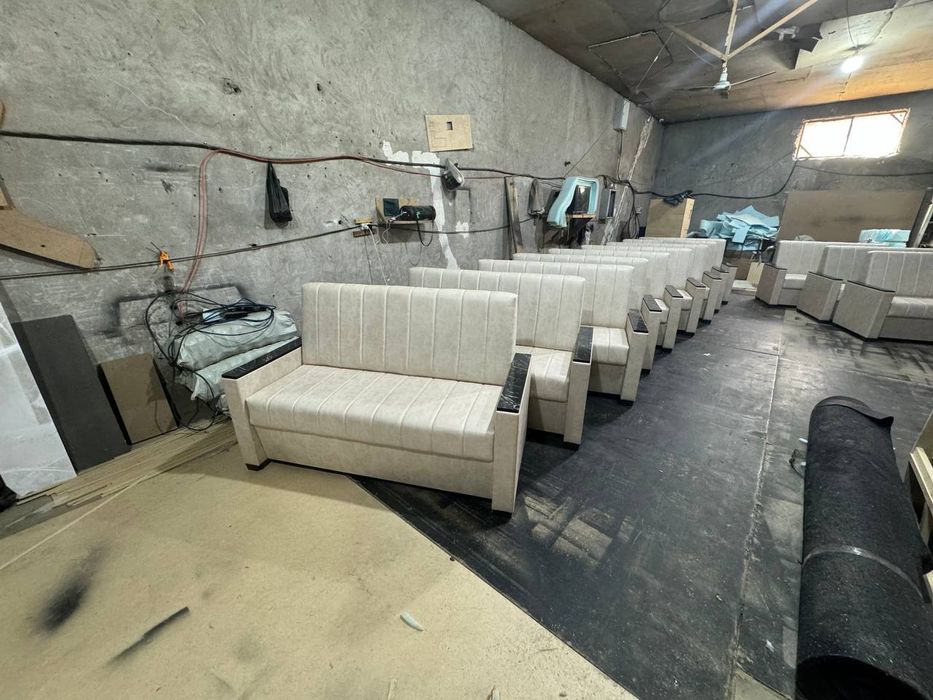 Kafe va pleysteshin uchun divan