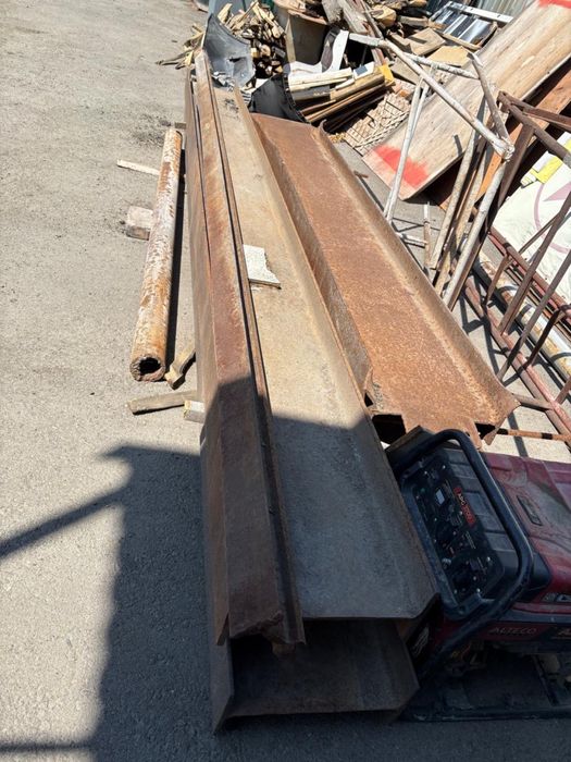 Продам б/ у двутавр . 2 шт