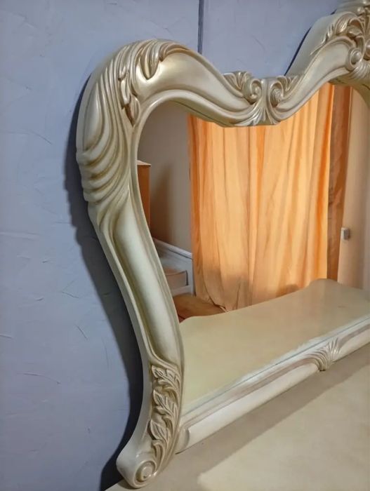 Женский стол.