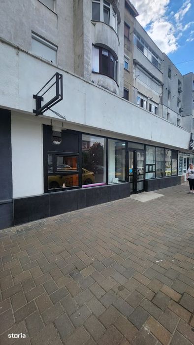Zona Nord - Spatiu cu Vitrina la Strada Principala