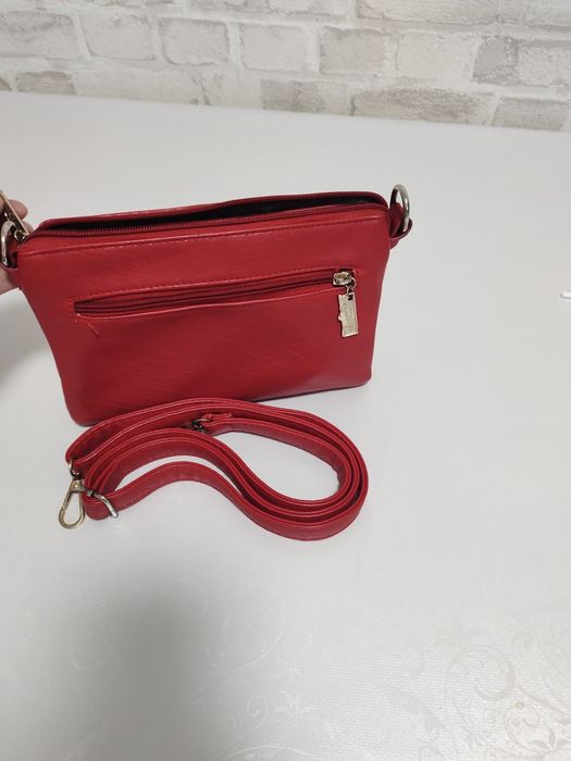 Продам сумочки,рюкзак и шляпу !