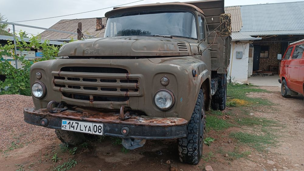 Продам ЗИЛ 130. Полностью в рабочем состоянии.