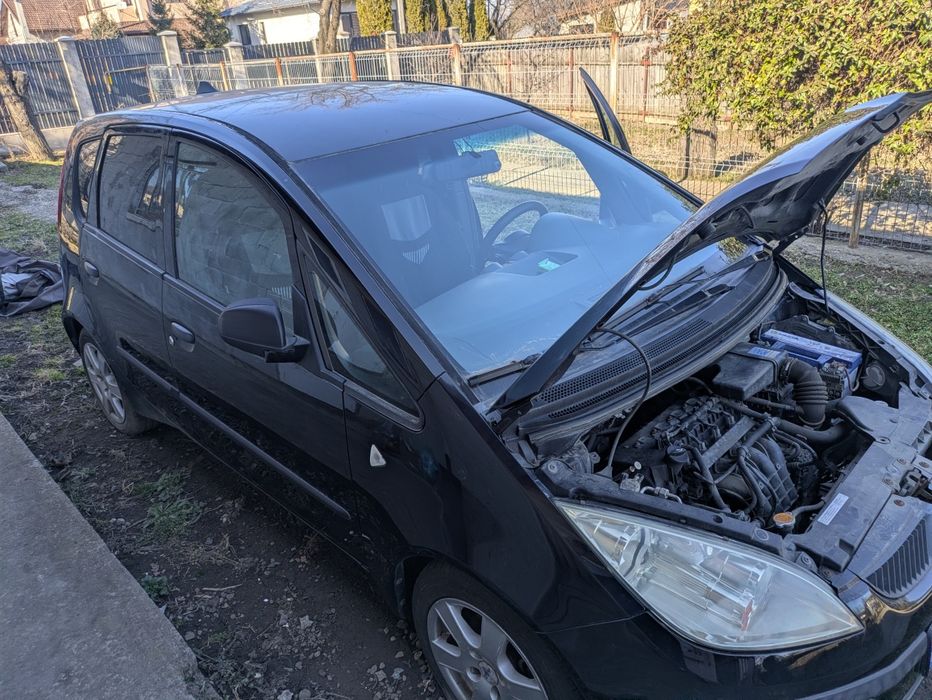 Vând Mitsubishi colt