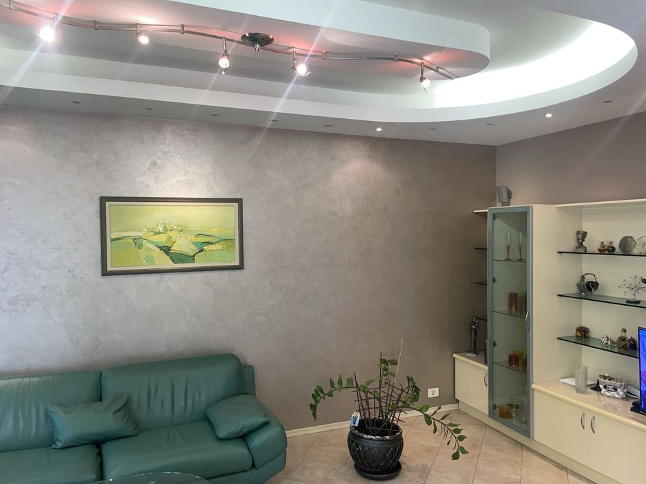 Дава се под наем Къща в Велико Търново, Колю Фичето - 400 кв.м за 1800 € - Снимка #2