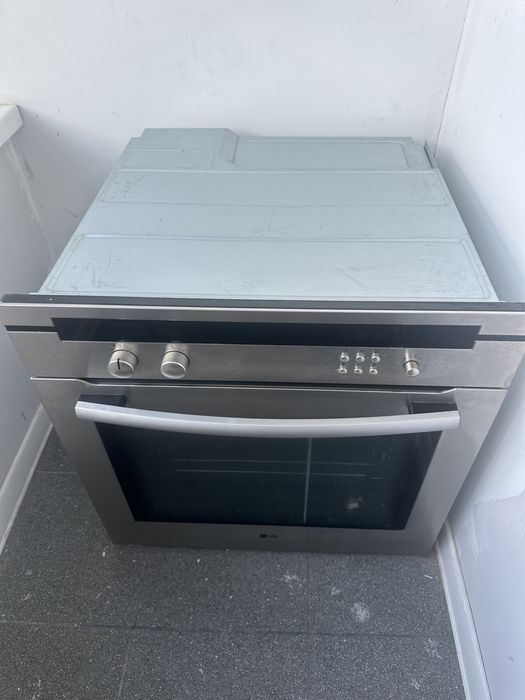 Духовка LG в отличном состоянии