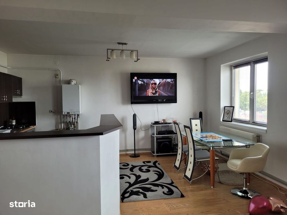 Apartament 3 camere, ultracentral Caracal, 85 mp, parcare acoperită