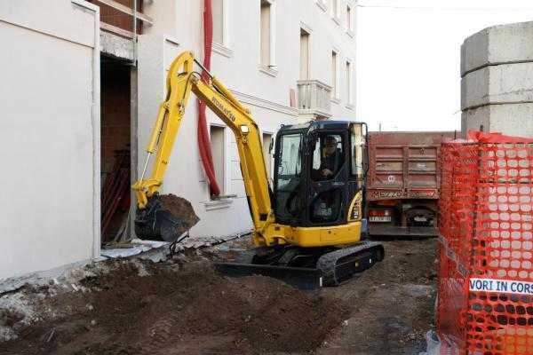 Услуги Мини-экскаватора. Мини экскаватор KOMATSU блоха Малютка