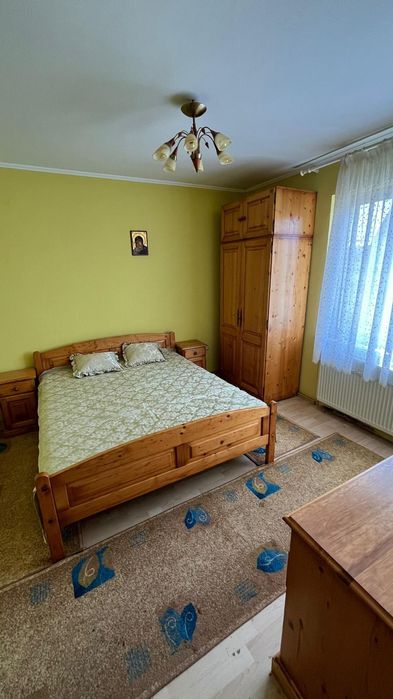 Vând casa la Orosfaia