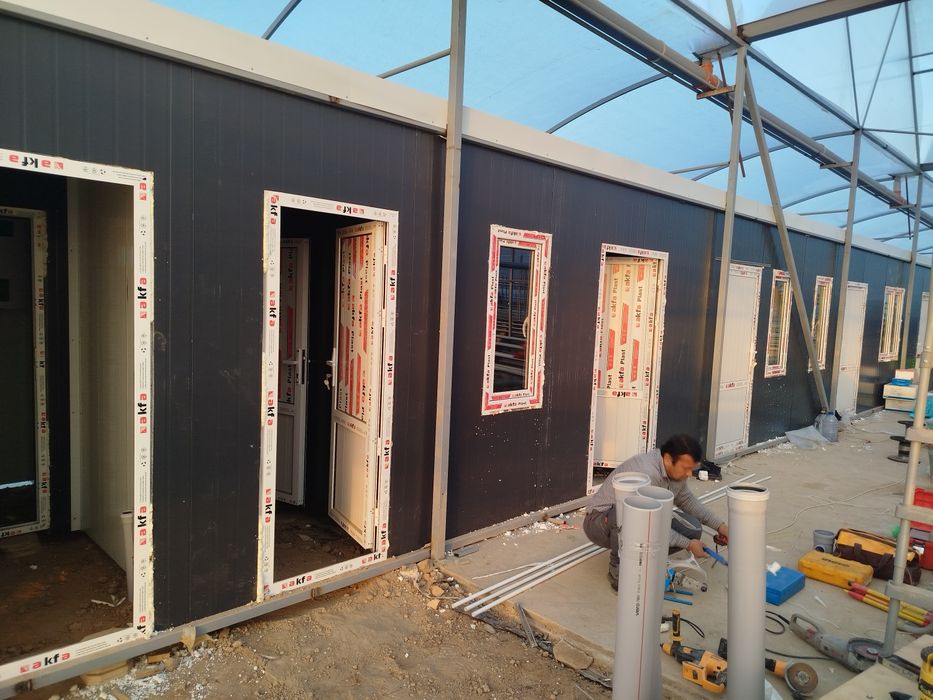 Rom eshik setka ustanovka