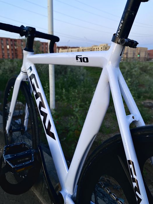 Продам трековый (фикс) велосипед GRAY F10