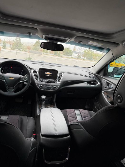 Malibu  2.4 2018 polniy premier qilingan tayyor moshina