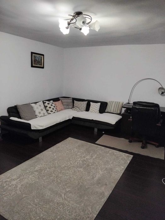 De vanzare apartament cu 3 cam decomandat
