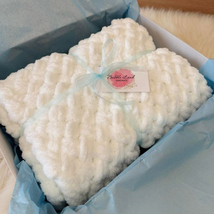 Ръчно плетено бебешко одеяло