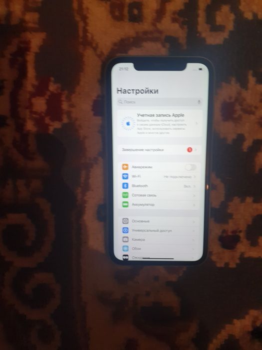 Продам Айфон 11 память 64