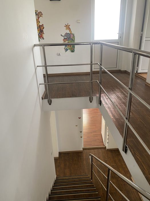 De inchiriat/vanzare casă spațioasă: ideală pentru locuință sau activități comerciale