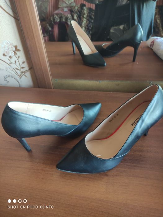 Продам туфли черные классические