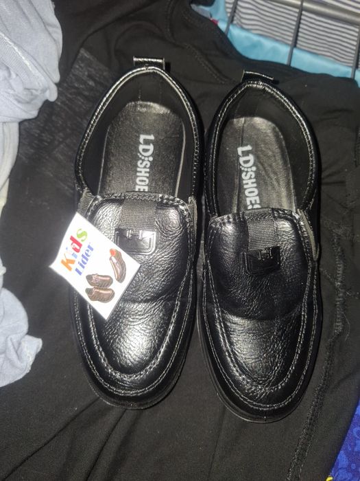 Продам новые туфли для мальчика