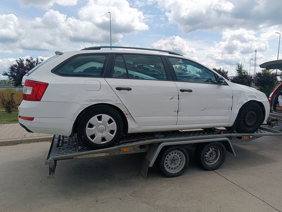 Far Amarok Volkswagen Amarok Far Skoda Octavia3 piese motor 1.6tdi lampa far Volkswagen Amarok lampa far Skoda Octavia3 halogen full xenon piese motor