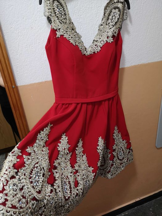 Официална рокля (бална рокла)