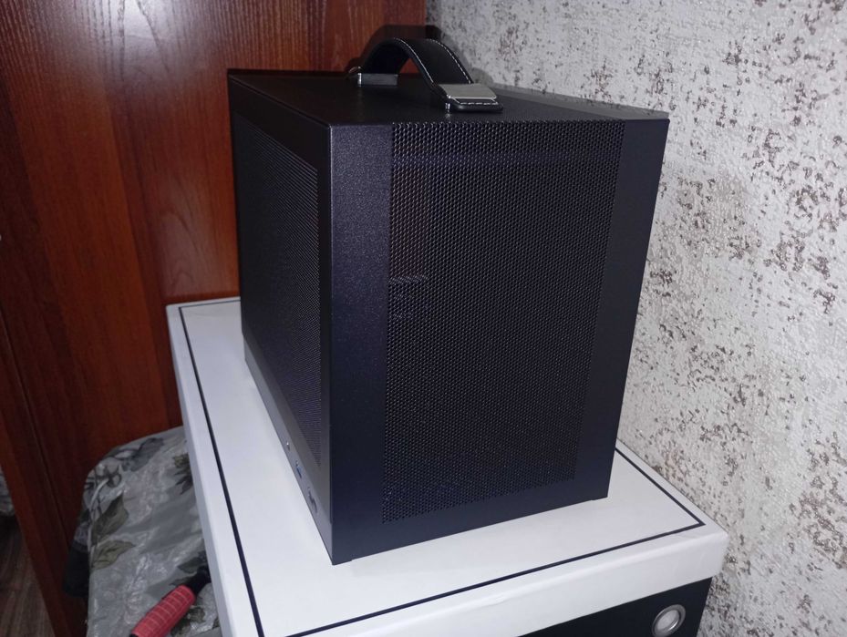 Корпус Shiny Snake G200 mini itx