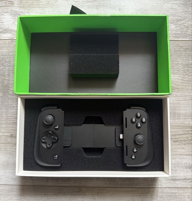 Razer Kishi V2 Gaming Controller for iPhone Lightning