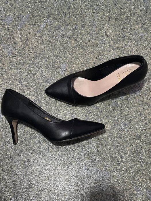 Черные туфли 40р