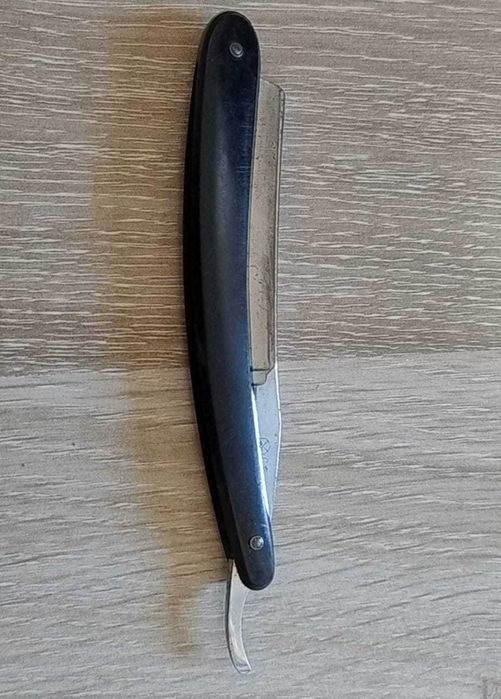 Briciuri Barber Razor no. 66 și cu mâner de lemn
