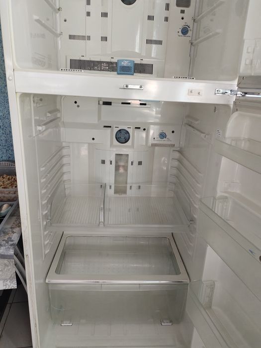 Продаётся большой холодильник