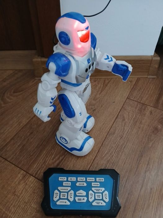 Robot inteligent interactiv cu telecomandă și control prin gesturi, programabil