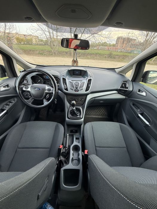 Vând FORD GRAND C-MAX 1.6 D  –Economica, manuală,6+1 trepte  7 locuri foarte  economa, ieftin de inttetinut A.C perfect functional