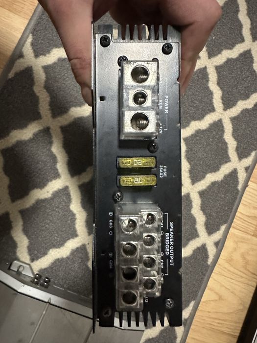 Aplificatoare Auto si Subwoofer