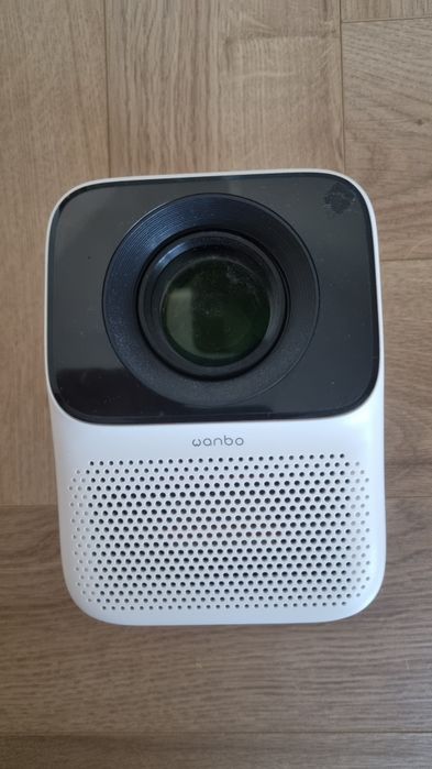 Wanbo portable projector