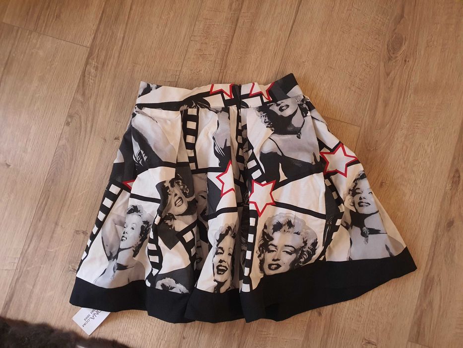 Дамска пола с висока талия