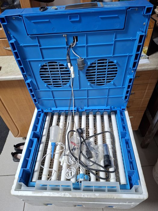 Продам инкубатор почти новый