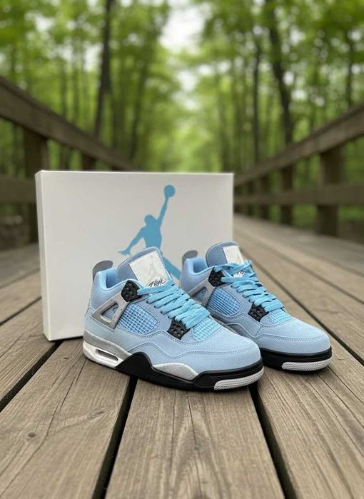 Jordan 4 Retro UNIVERSITY Blue