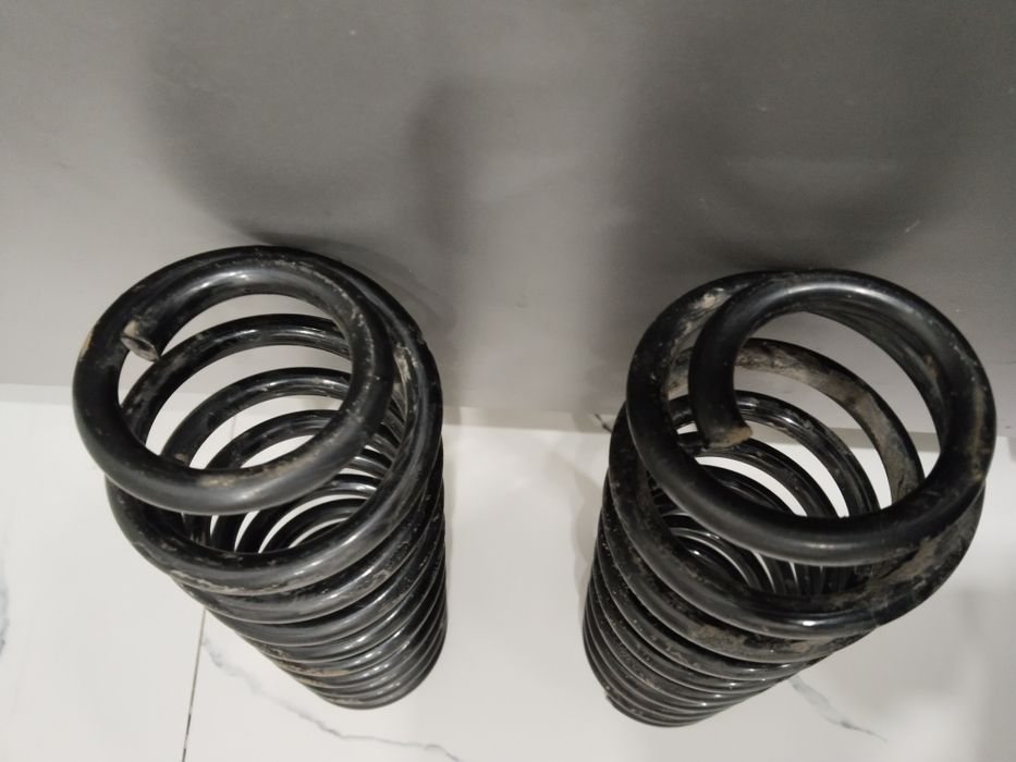 Audi 80 пружины задние