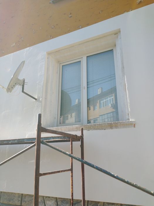 Тристаен тухлен апартамент Широк Център  на тиха улица.