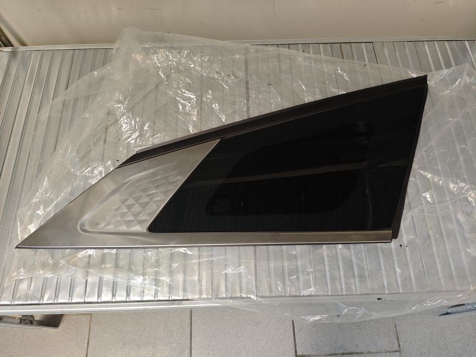 Форточка задняя правая Kia Sportage NQ5