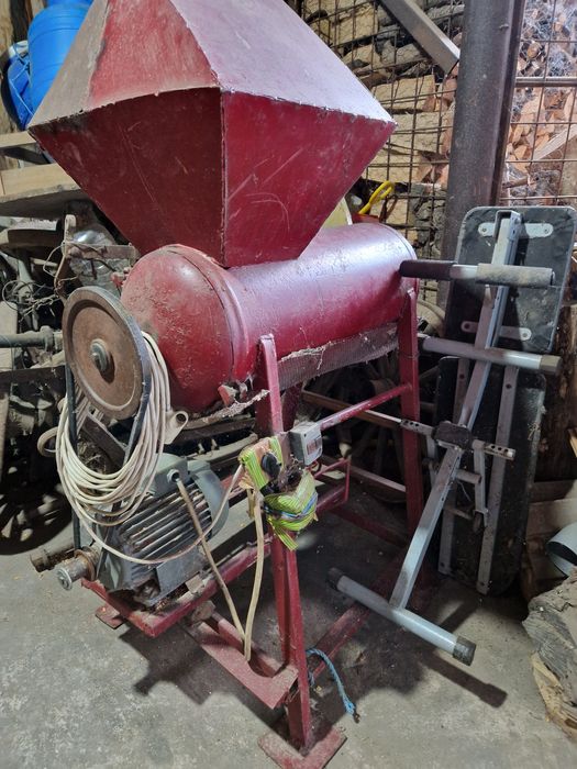 Mașină de curățat porumb(știuleți)