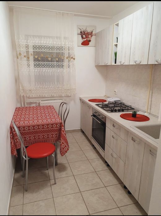 Închiriez apartament zona Complex