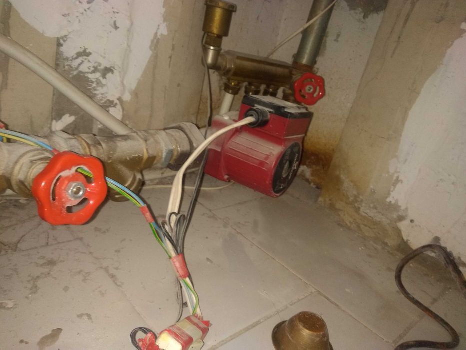 Помпа и арматура за водно отопление