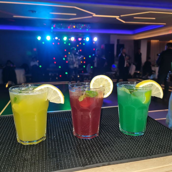 Open bar & tort shoturi