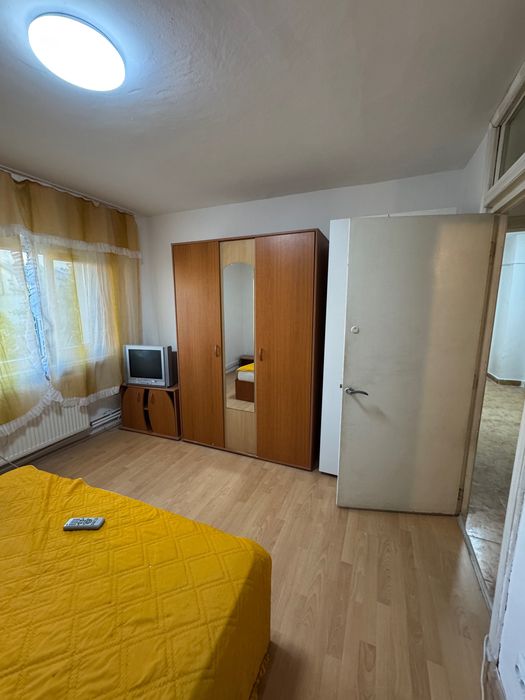 Ofer spre închiriere apartament cu 2 camere in zona 1 Mai, la M-uri