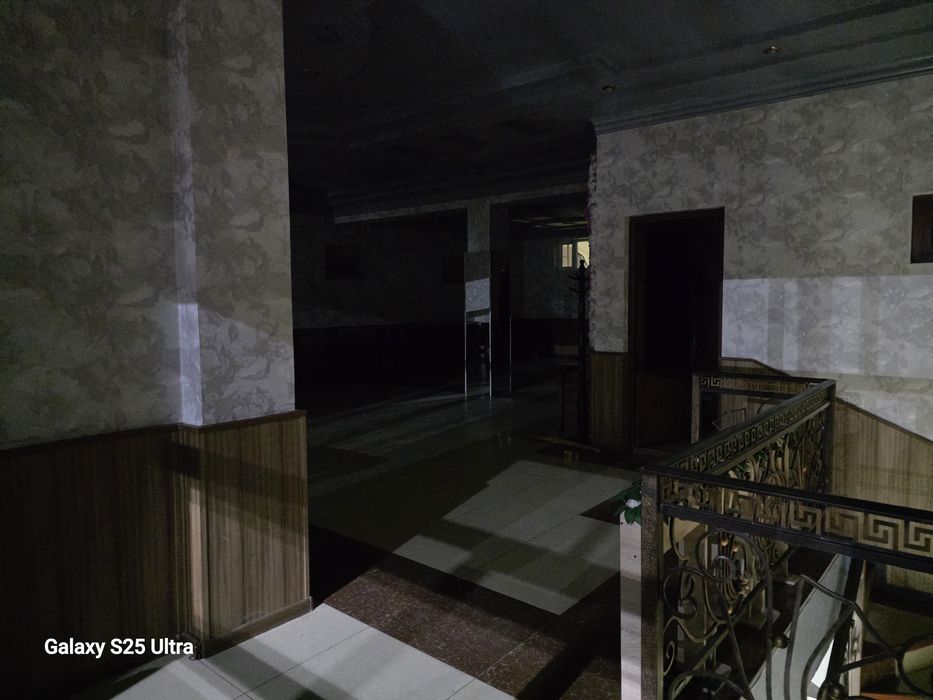 Кефси которида той хона олдида ленскида 3 каватли бино эски асарти каф