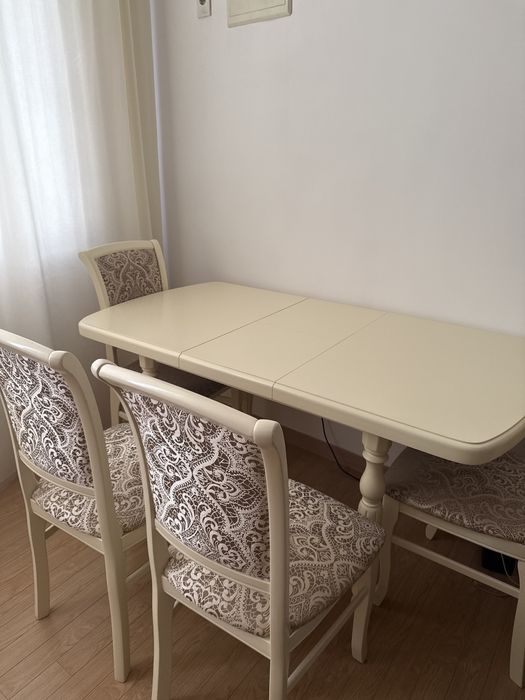 Продам стол со стульями дерево дуб