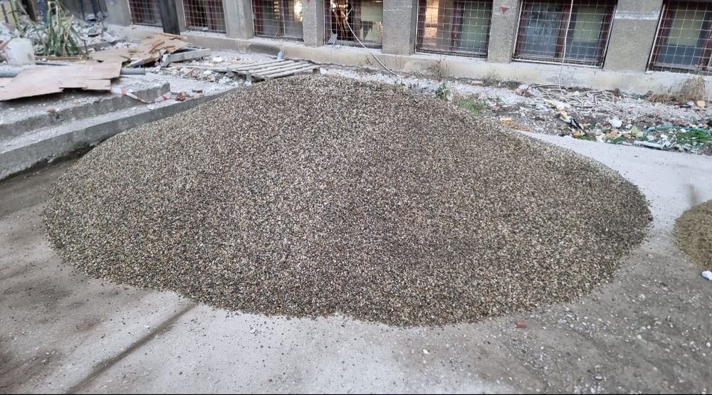 Vând : Nisip,Pietriș,Pământ