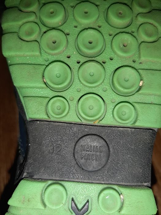 Продам демисезонные ботинки Geox 32 размера