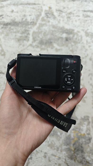 Продам фотоаппарат Samsung nx1000