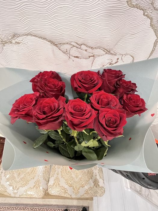 Цветы роза  красные метровые